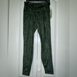 NWT Women's Snakeskin Print Athletic 7/8 Length Leggings | Size S